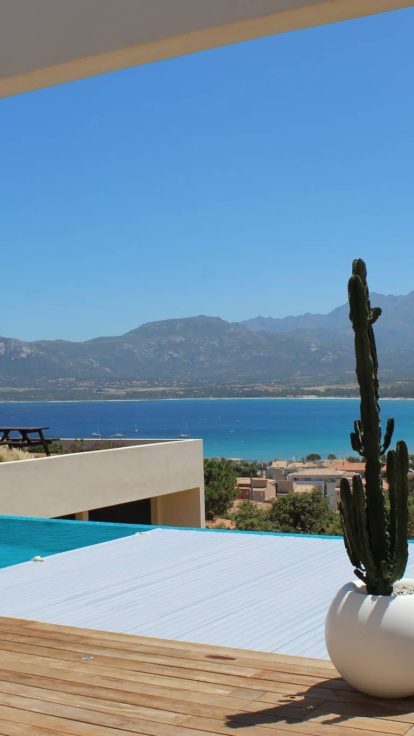 Bâche pour piscine et volet roulant pour piscine à Fréjus dans Var