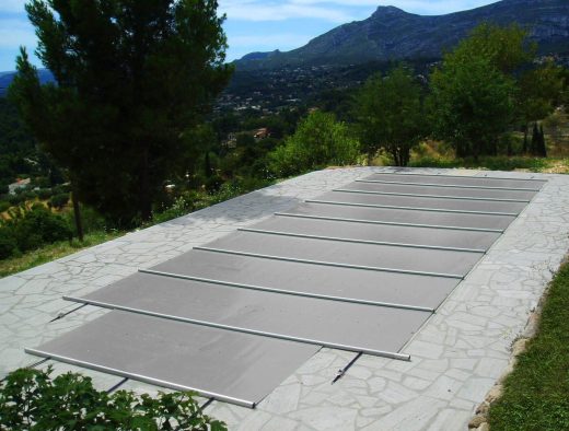 Norme&#x20;NFP&#x20;90-308&#x20;&#x3A;&#x20;s&#x00E9;curiser&#x20;sa&#x20;piscine&#x20;avec&#x20;une&#x20;couverture&#x20;conforme