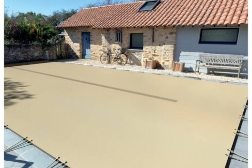 Pensez à hiverner votre piscine en installant une bâche d&#8217;hivernage de sécurité