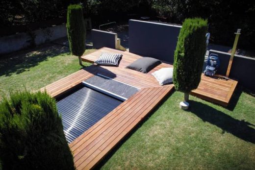 Installez un volet automatique pour piscine, la solution idéale pour sécuriser votre bassin et limiter l’évaporation d’eau