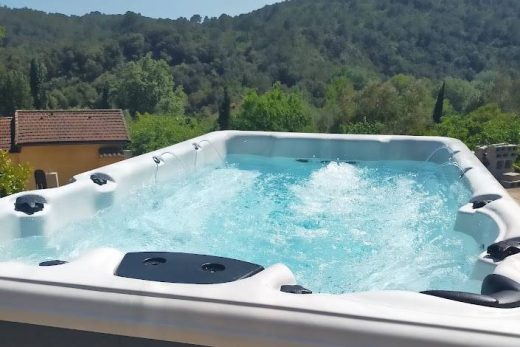 Acheter un spa de nage pour combiner sport et détente à Fréjus
