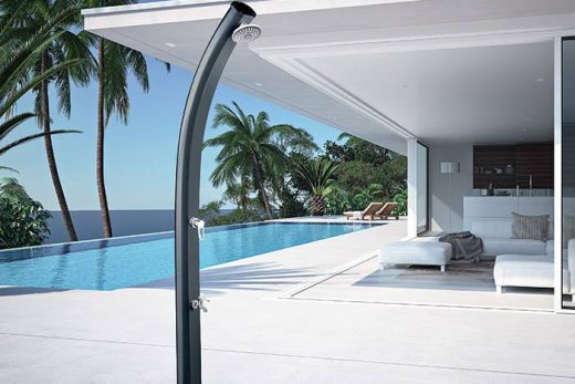 Installez une douche solaire extérieure autour de votre piscine au Muy près de Draguignan