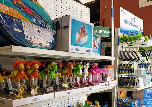 Préparez l’ouverture de votre bassin avec nos différents accessoires pour piscine disponibles dans notre magasin de Fréjus dans le Var