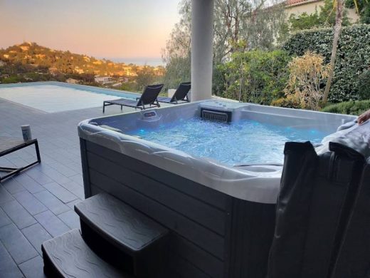 Vente&#x20;et&#x20;installation&#x20;d&amp;&#x23;8217&#x3B;un&#x20;spa&#x20;de&#x20;massage&#x20;5&#x20;places&#x20;de&#x20;la&#x20;marque&#x20;WELLIS&#x20;mod&#x00E8;le&#x20;PLUTO&#x20;aux&#x20;Issambres