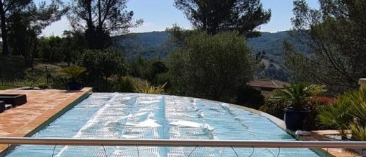 Couverture à bulles piscine : l’équipement indispensable dès les beaux jours