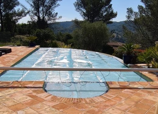 Couverture&#x20;&#x00E0;&#x20;bulles&#x20;piscine&#x20;&#x3A;&#x20;l&#x2019;&#x00E9;quipement&#x20;indispensable&#x20;d&#x00E8;s&#x20;les&#x20;beaux&#x20;jours